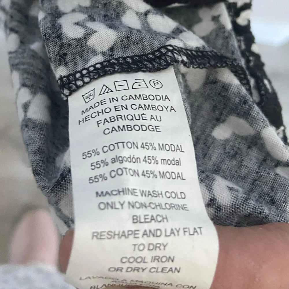 Michael Kors Black and White with hearts  Women's Top size small - Picture 4 of 4